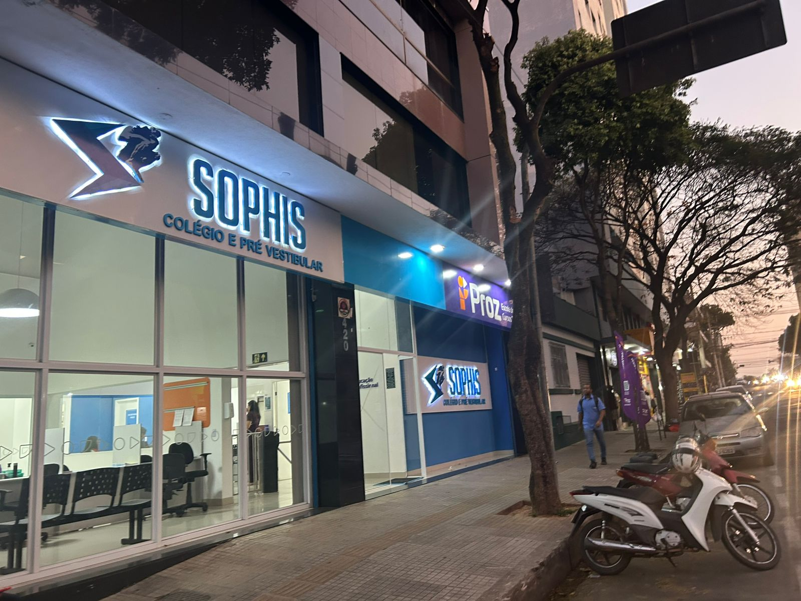 hero-divinopolis-night